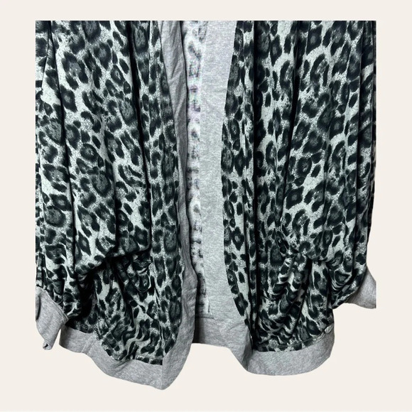 1140. GIGIO PLUS+ ANIMAL PRINT COCOON KIMONO SIZE XLARGE GRAY/BLACK IN COLOR - Picture 7 of 12